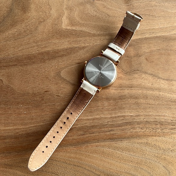 Timex 30m Rose Gold & White Leather Watch - Picture 5 of 6